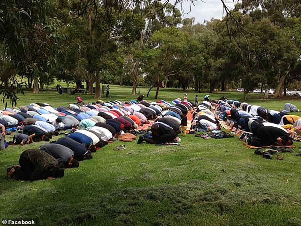 Australian Muslims pray for rain in bush fire and drought-ravaged areas