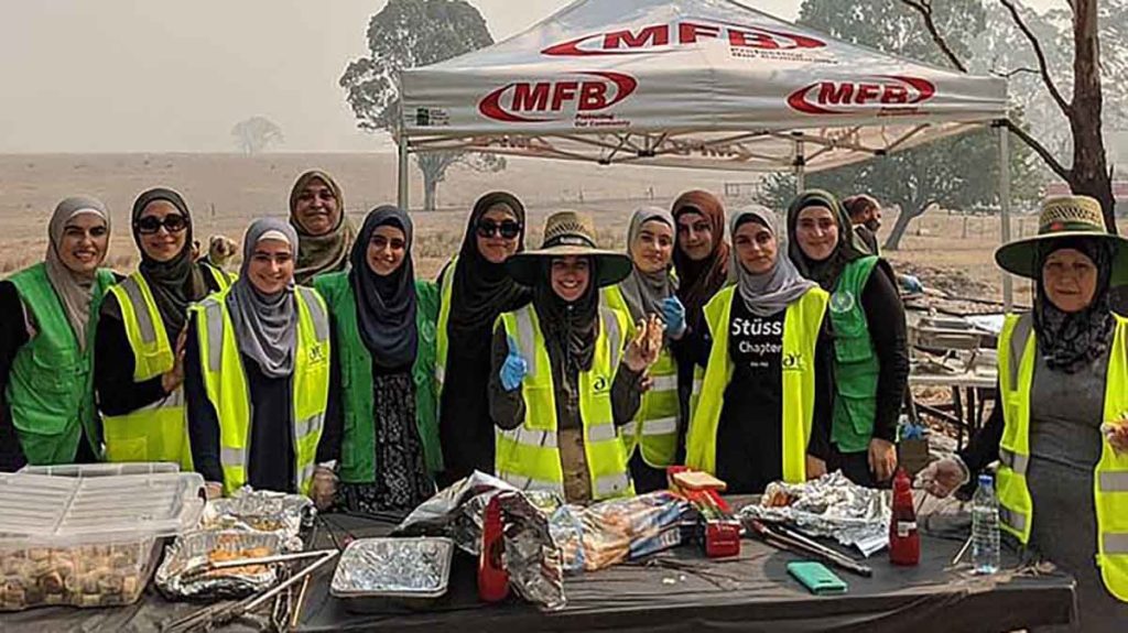 Muslim heroes travel to fire-ravaged areas to cook meals for firefighters battling the blaze in Australia.