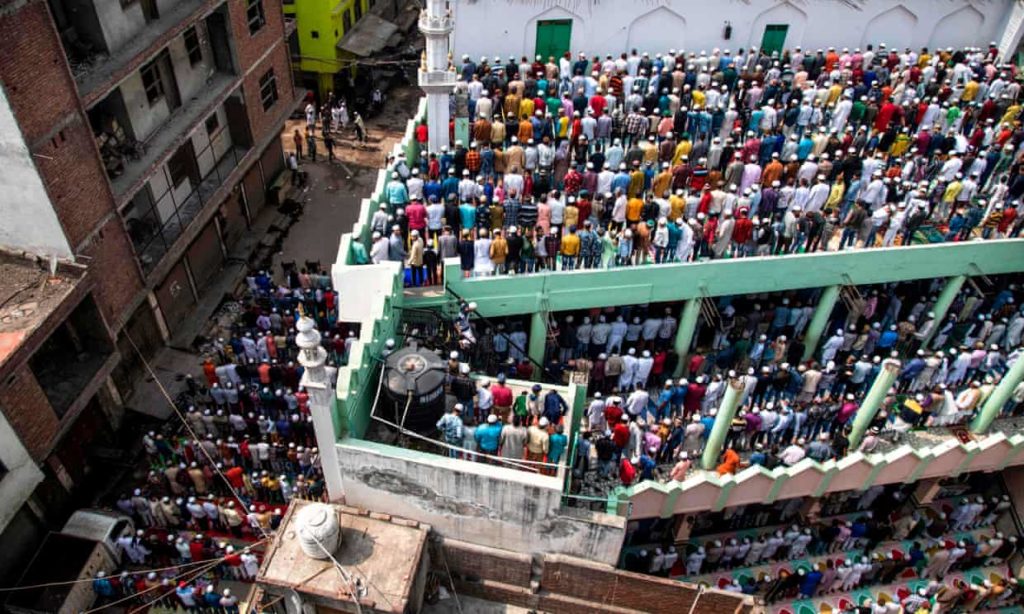 Delhi's Muslims pray under armed Guard after 42 people were killed, and Mosques were burned