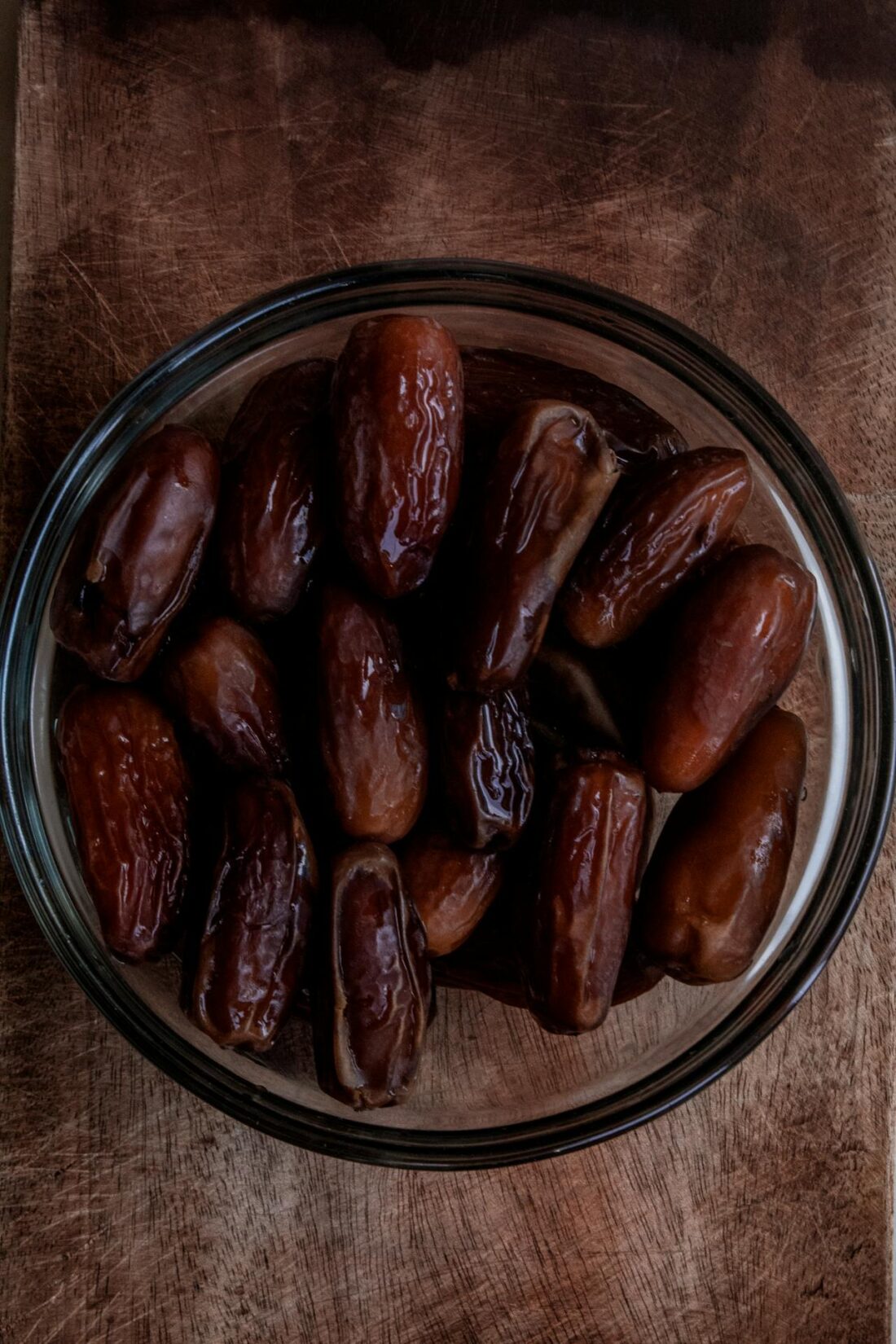 Fresh Medjool dates on a rustic wooden surface highlighting natural sweetness and fiber